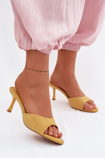 Zapatillas de ante sintético con tacones delgados color amarillo Melissea 2