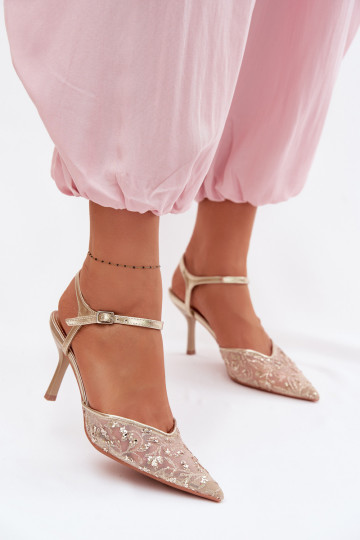 red Sandalias de mujer con tacones finoscon brilloującym Zdobieniem color dorado Laria 2