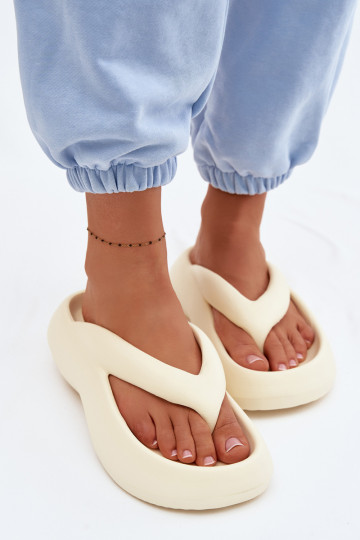 Zapatillas de mujer con espuma. Zapatillas color marfil Roux