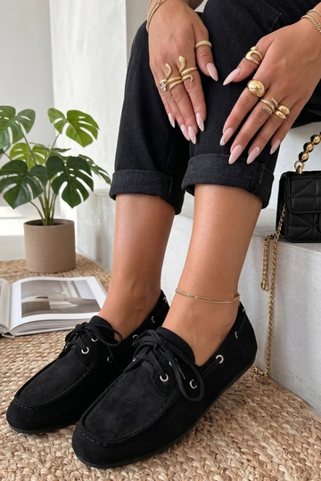 Mocasines negros con cordones Nina