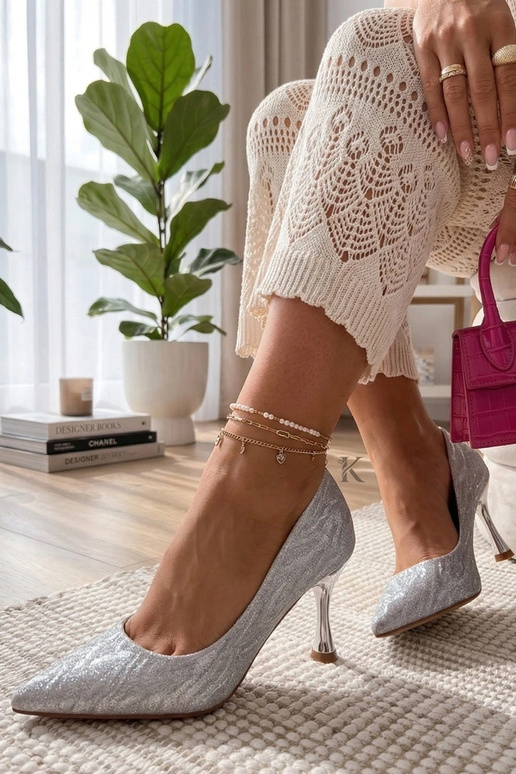 Zapatos de tacón plateados con...