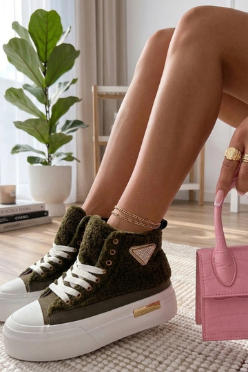 Zapatillas verdes peludas...