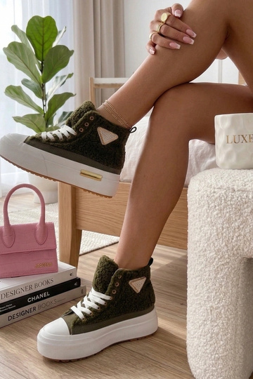 Zapatillas verdes peludas... 2