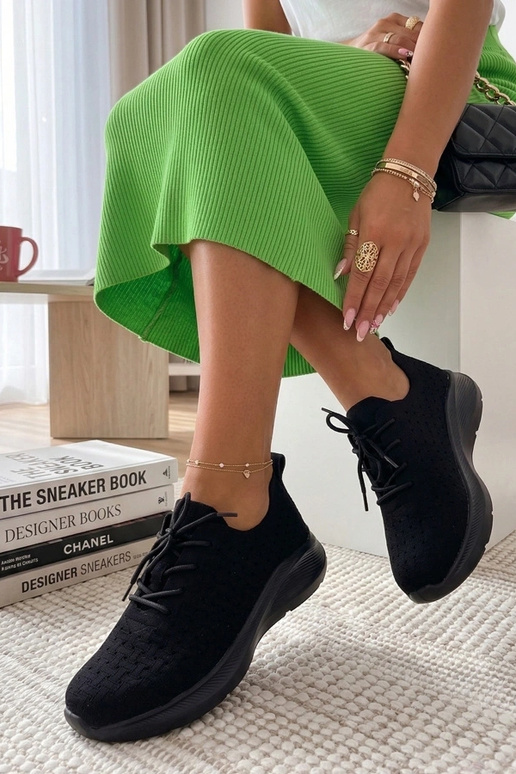 Zapatillas deportivas ligeras negras...