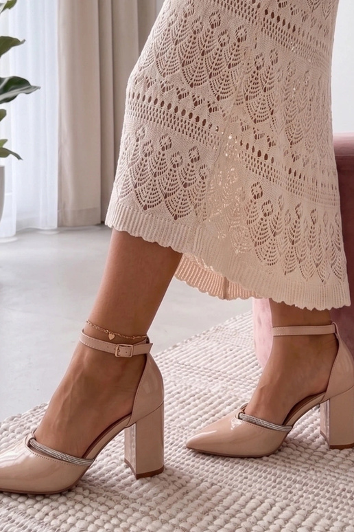 Zapatos lustrados color arena con...