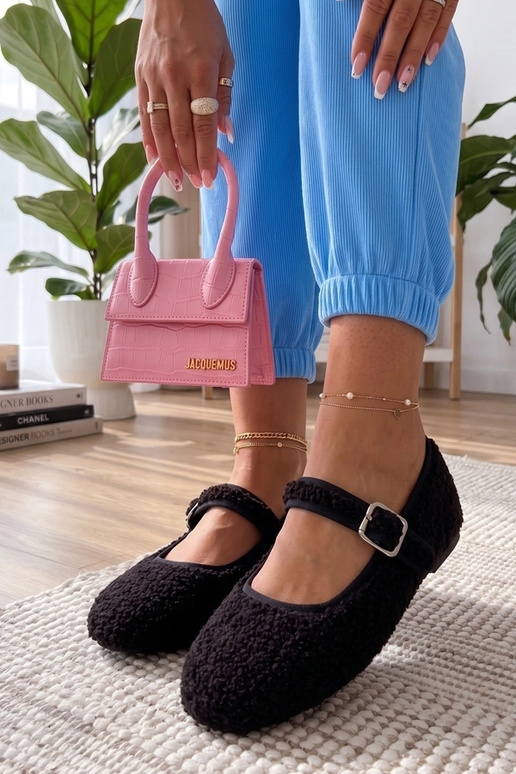 Bailarinas negras con pelaje y...