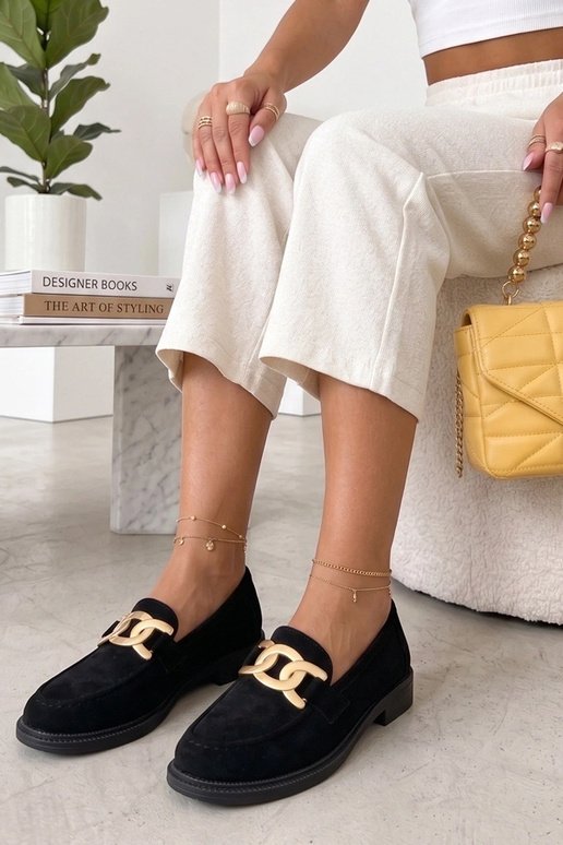 Mocasines negros con hebilla...