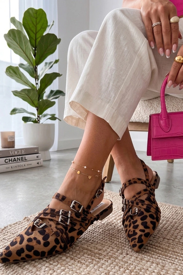 Bailarinas con estampado de leopardo y talón abierto, decoradas con cintas Theodora