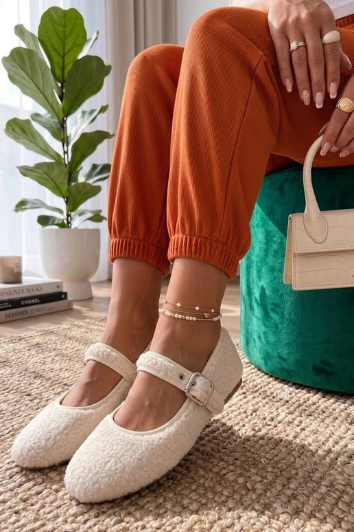 Bailarinas blancas con pelaje y...