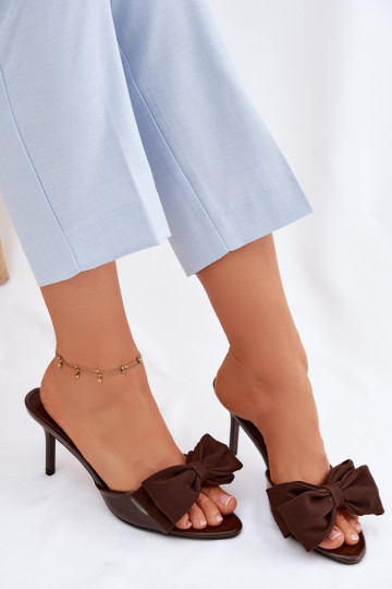 Zapatillas de mujer con tacones delgados y lazos color chocolate Jelessa