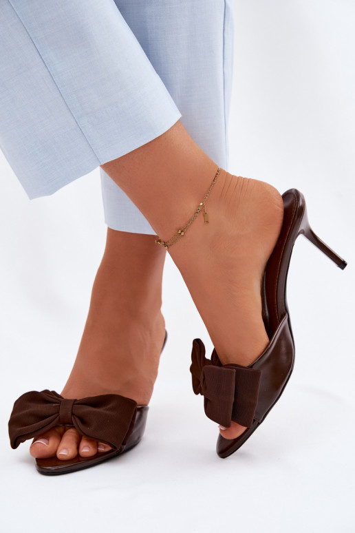 Zapatillas de mujer con tacones delgados y lazos color chocolate Jelessa