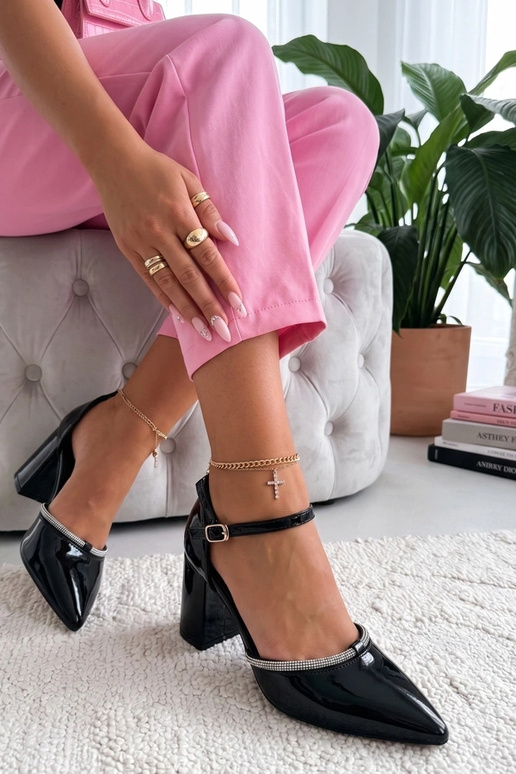 Mocasines negros de charol con circonitas Victoria