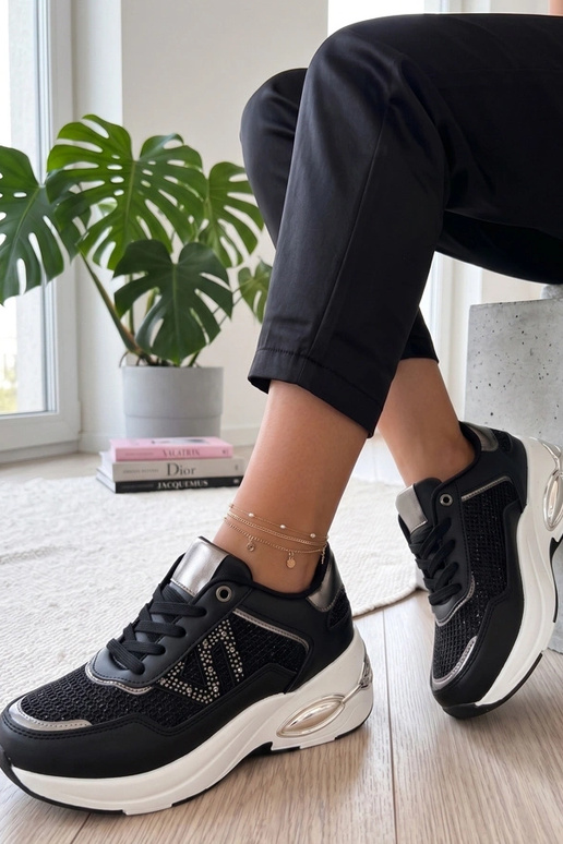 Zapatillas negras en plataforma con circonitas Rafaela
