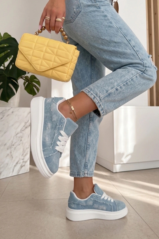 Zapatillas azules en plataforma con...