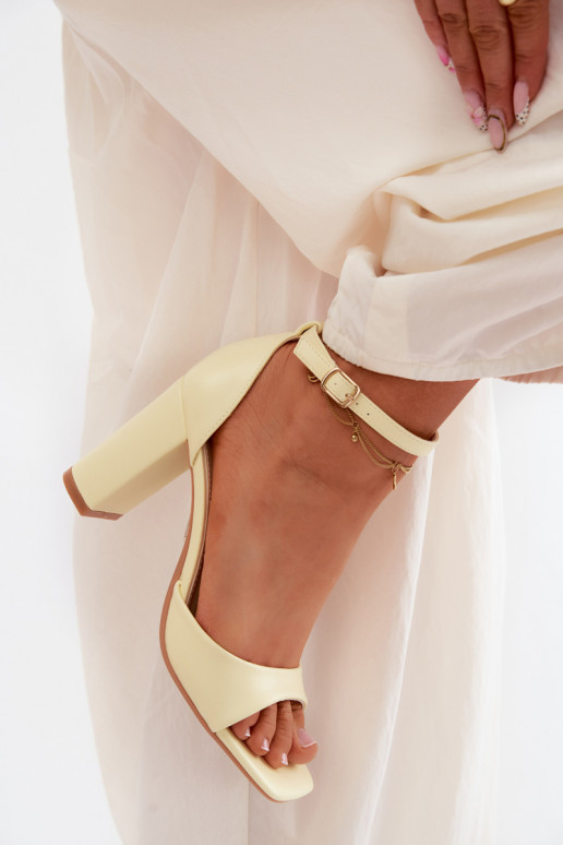 Sandalias de tacón alto para mujer.Imitacji Skóry color amarillo Melvra