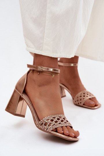 Sandalias de color champán con tacón alto y trenzas Felena