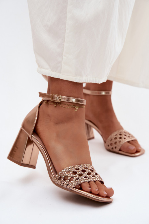 Sandalias de color champán con tacón alto y trenzas Felena