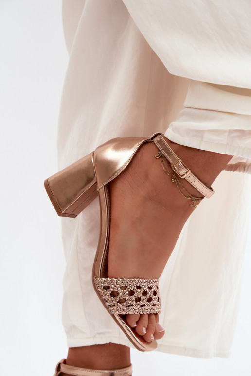 Sandalias de color champán con tacón alto y trenzas Felena