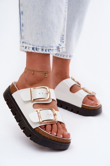 Chanclas blancas de charol con plataforma y hebillas doradas Lee Cooper LCIN-26-35-4460L