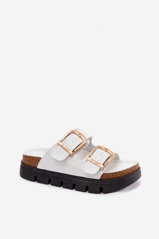 Chanclas blancas de charol con plataforma y hebillas doradas Lee Cooper LCIN-26-35-4460L