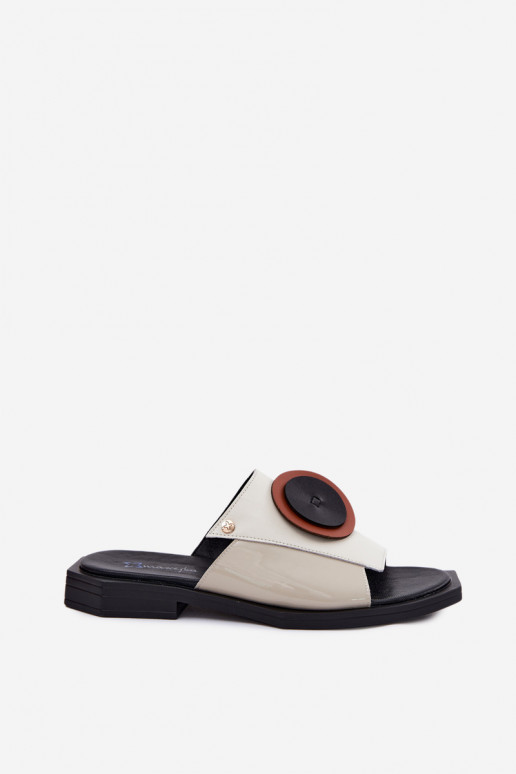 Zapatillas de mujer de cuero en color arena y negro con diseño geométrico Tai turiciejka K7479-01