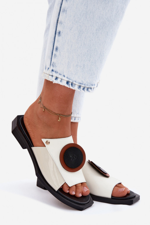 Zapatillas de mujer de cuero en color arena y negro con diseño geométrico Tai turiciejka K7479-01