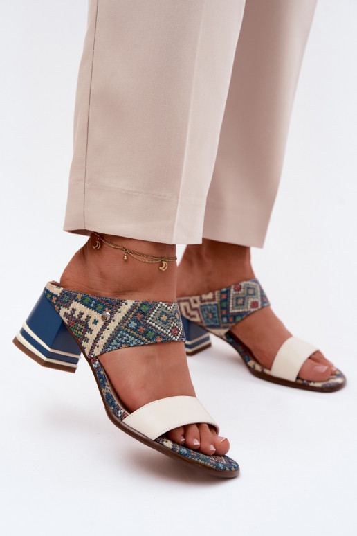 Zapatillas de mujer de cuero en color arena y azul con patrón y tacón Tai turiciejka K7522-04