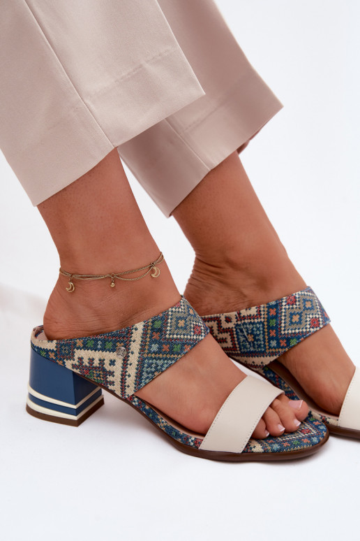 Zapatillas de mujer de cuero en color arena y azul con patrón y tacón Tai turiciejka K7522-04