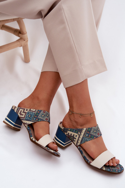 Zapatillas de mujer de cuero en color arena y azul con patrón y tacón Tai turiciejka K7522-04