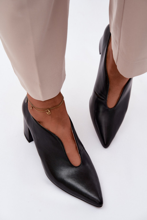 Piel zapatos Femenino con tacones Tiene queciejka K7469-01 de color negro