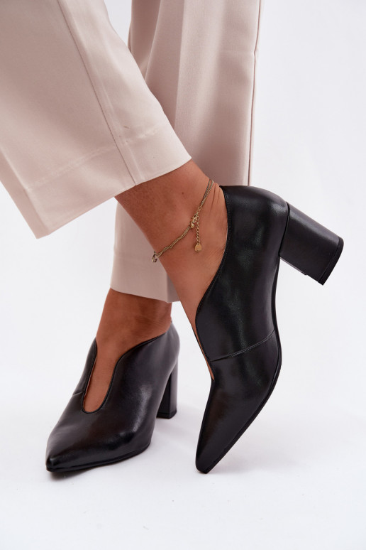 Piel zapatos Femenino con tacones Tiene queciejka K7469-01 de color negro