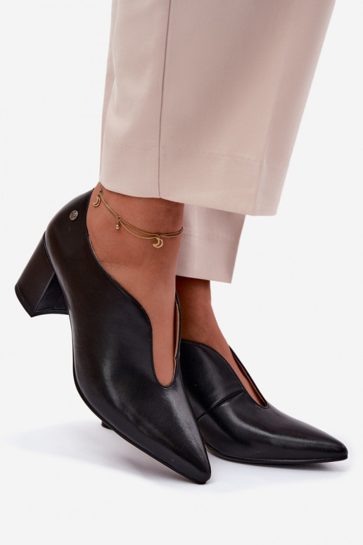 Piel zapatos Femenino con tacones Tiene queciejka K7469-01 de color negro