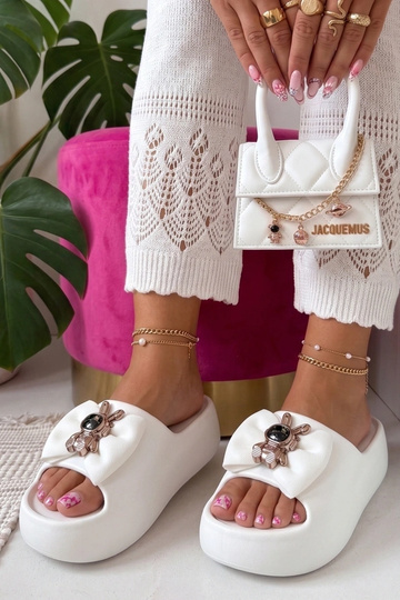 Zapatillas blancas de... 2