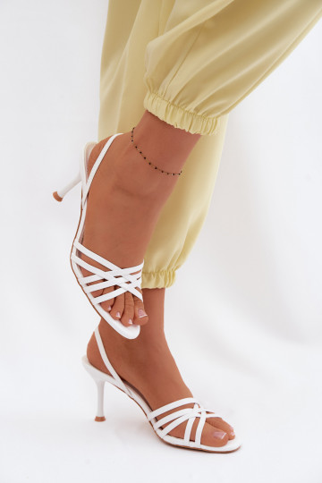 Sandalias de mujer con tacones finos con rayas el color blanco Velivelle