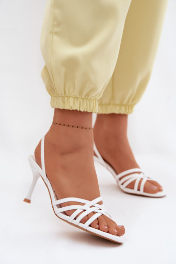 Sandalias de mujer con tacones finos con rayas el color blanco Velivelle 2