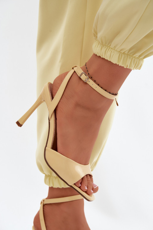 Sandalias amarillas con tacón fino de cuero sintético Olissey