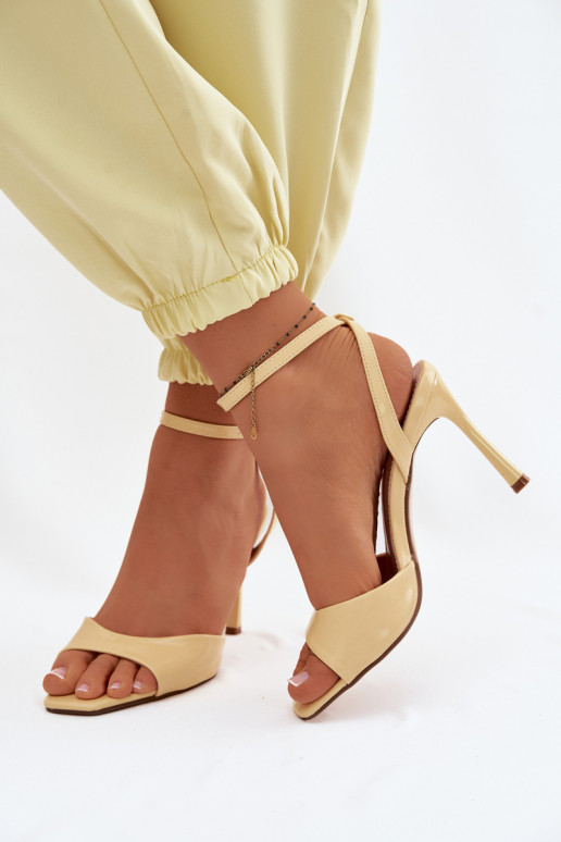 Sandalias amarillas con tacón fino de cuero sintético Olissey