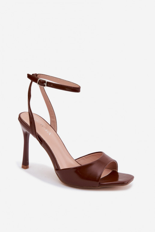 Sandalias marrones con tacón fino de cuero sintético Olissey