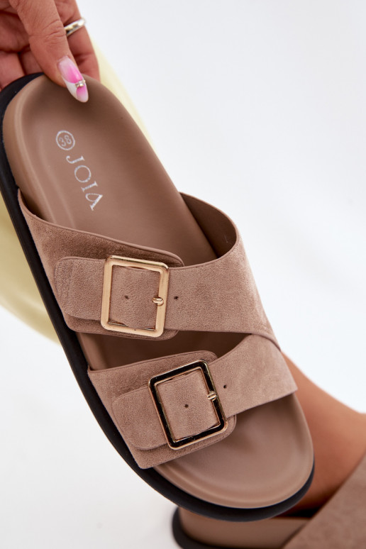 Zapatillas de ante sintético color arena con hebillas doradas Selissea