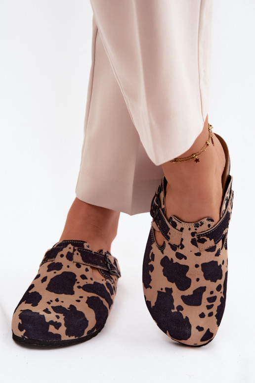 Mules de ante de cuero con hebillas Zazoo 1905, colores arena y negro