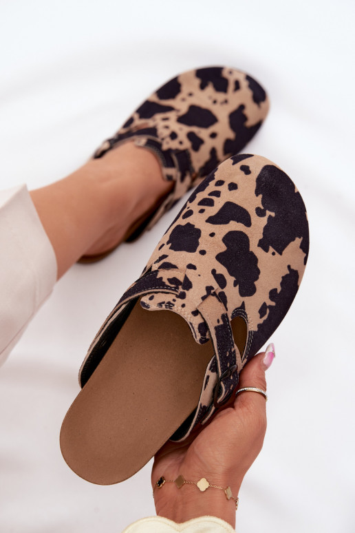 Mules de ante de cuero con hebillas Zazoo 1905, colores arena y negro