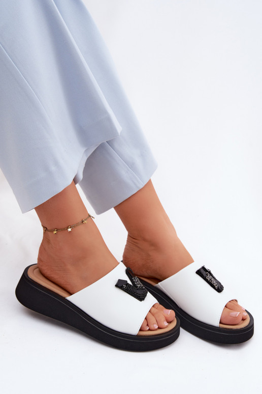 Zapatillas de cuero para mujer con parte superior en forma de V en plataforma Vinceza 66950, color blanco