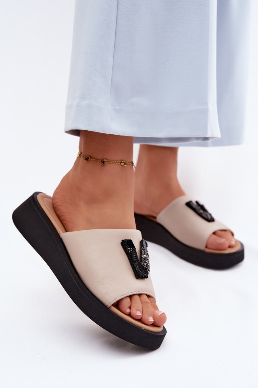 Zapatillas de cuero FemeninoLiterą V con una plataforma Vinceza 66950 beige