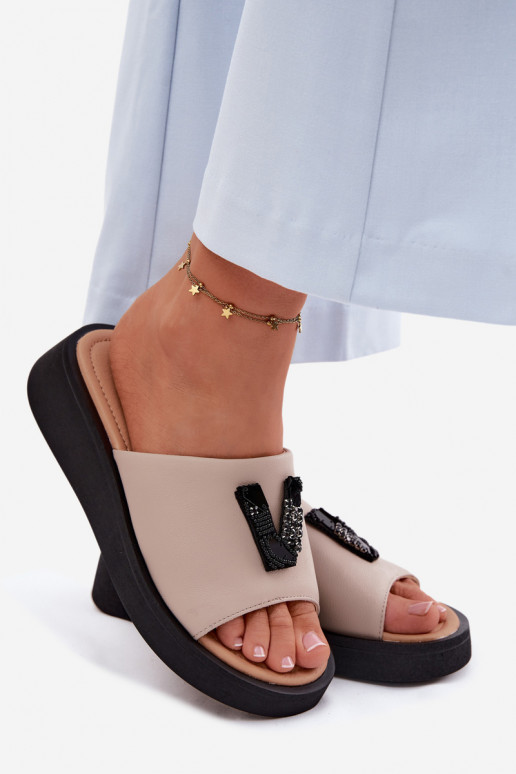 Zapatillas de cuero FemeninoLiterą V con una plataforma Vinceza 66950 beige