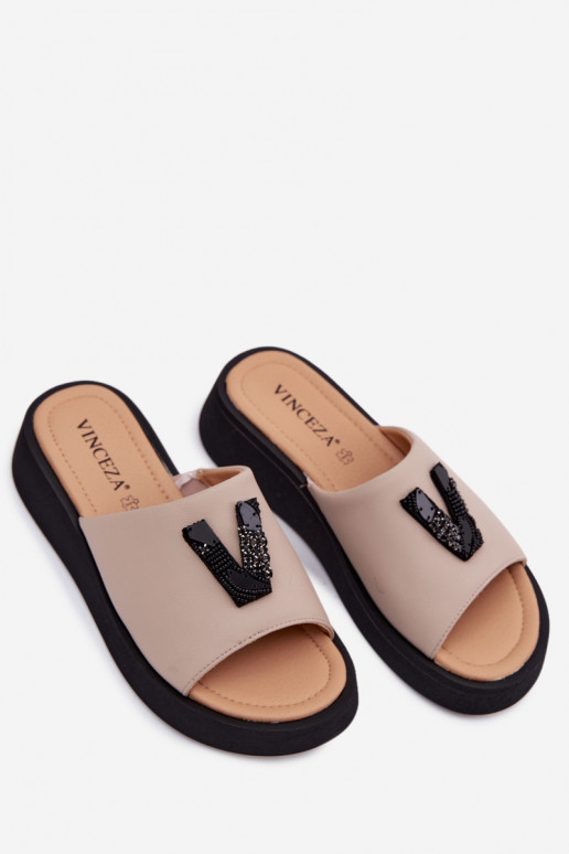 Zapatillas de cuero para mujer con parte superior en forma de V en plataforma Vinceza 66950, color arena