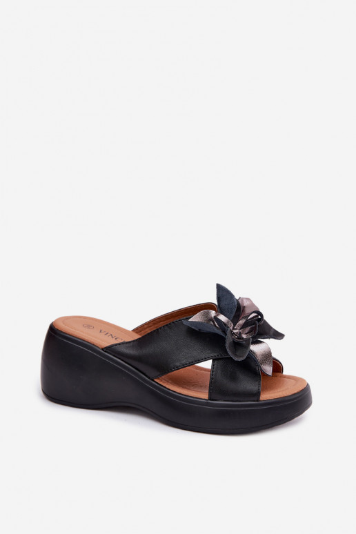 Zapatillas de cuero con plataforma y flores decorativas Vinceza 41511, color negro