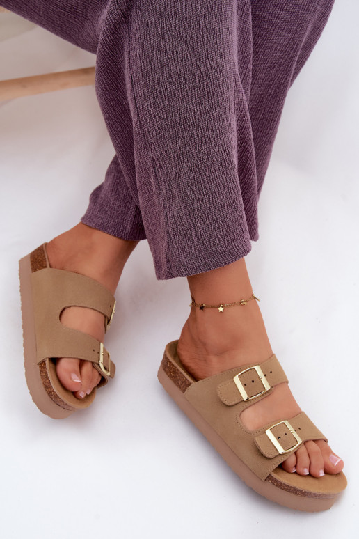 Piel Zapatillas de ante para mujer. con una plataforma con hebillas Vinceza 102657 beige