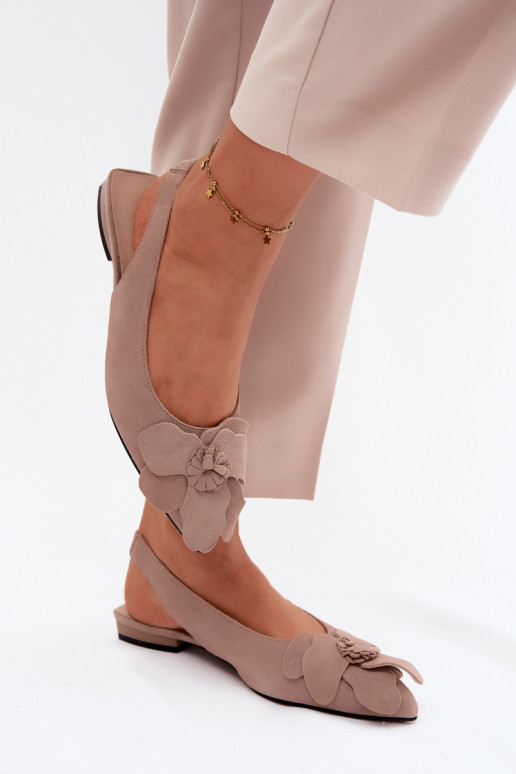 sandalias Piel de gamuza con tacones anchos Con decoraciones Una flor Vinceza 66951 beige