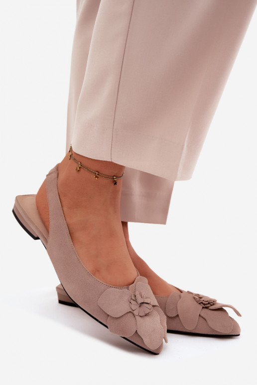 sandalias Piel de gamuza con tacones anchos Con decoraciones Una flor Vinceza 66951 beige