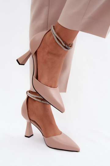Zapatos beige con tacón pequeño y tiras brillantes Vinceza 62283